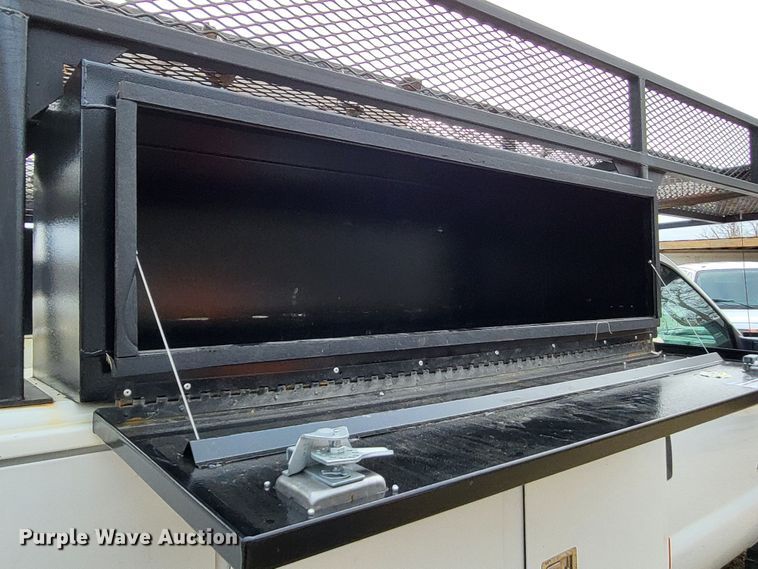 image for item LR9090 2012 Ford F550 Super Duty XL  utility / service truck