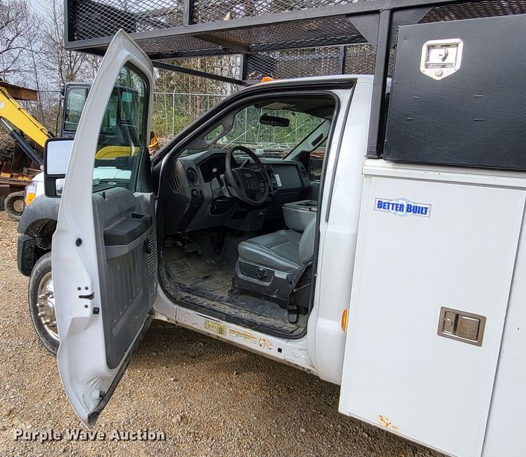 image for item LR9090 2012 Ford F550 Super Duty XL  utility / service truck