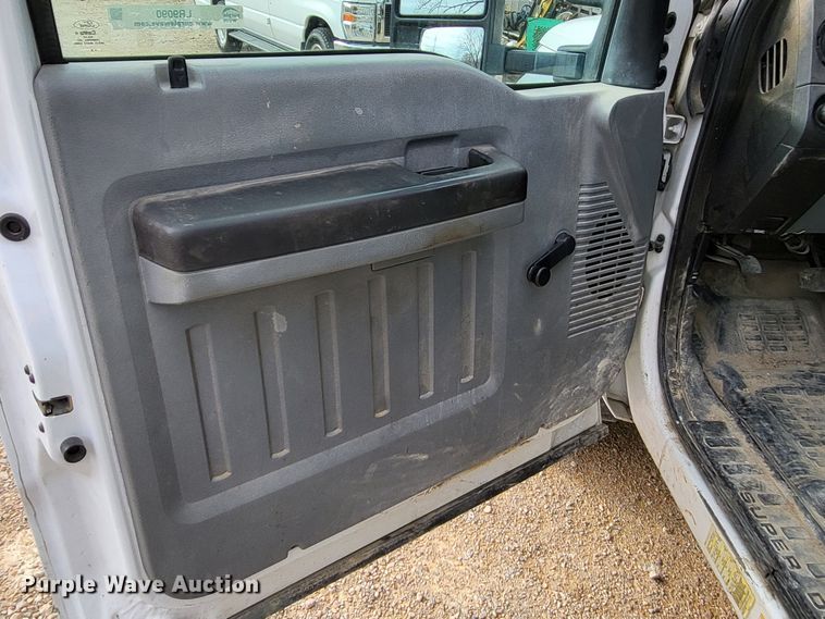 image for item LR9090 2012 Ford F550 Super Duty XL  utility / service truck