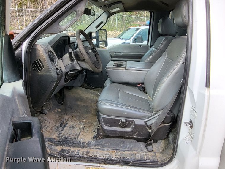 image for item LR9090 2012 Ford F550 Super Duty XL  utility / service truck