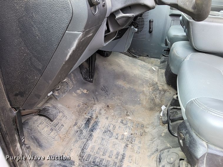 image for item LR9090 2012 Ford F550 Super Duty XL  utility / service truck