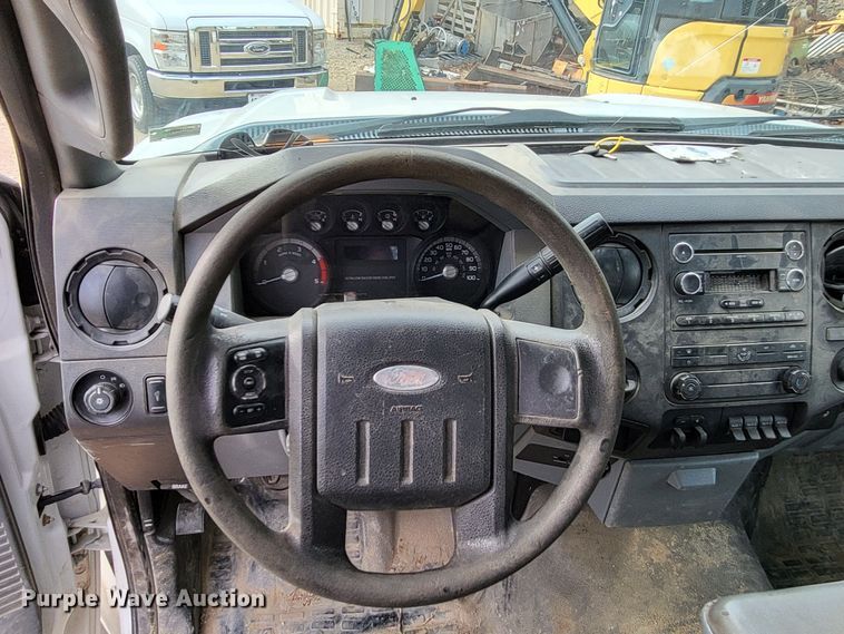 image for item LR9090 2012 Ford F550 Super Duty XL  utility / service truck