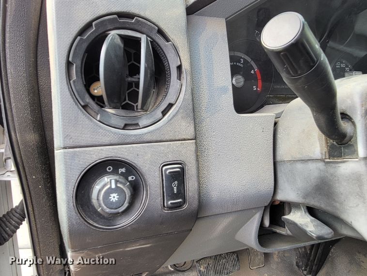 image for item LR9090 2012 Ford F550 Super Duty XL  utility / service truck