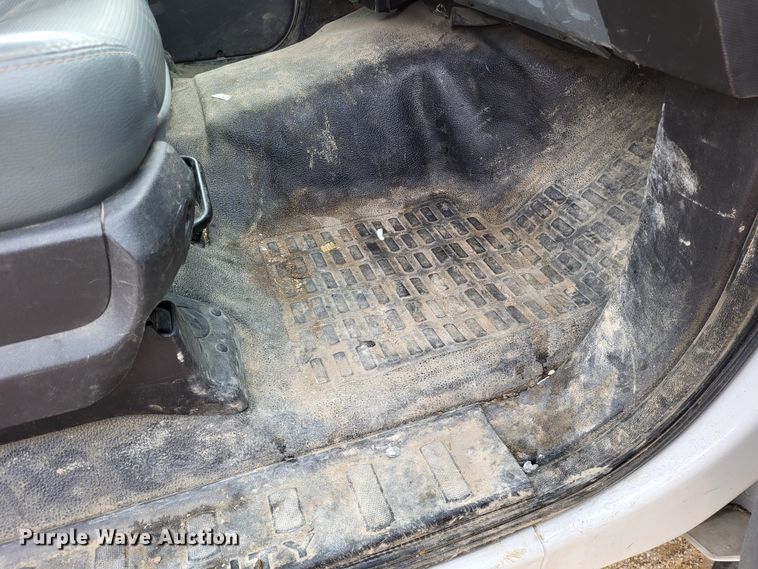 image for item LR9090 2012 Ford F550 Super Duty XL  utility / service truck