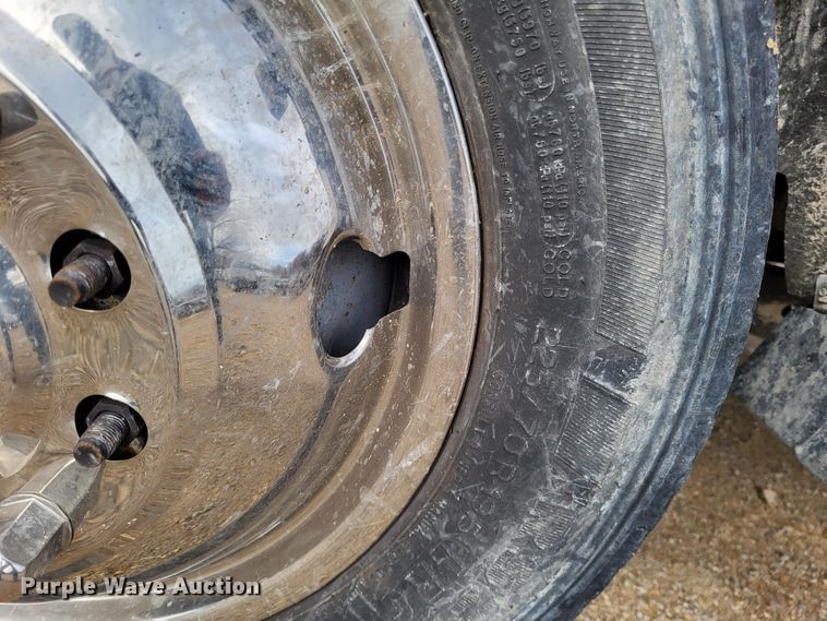 image for item LR9090 2012 Ford F550 Super Duty XL  utility / service truck