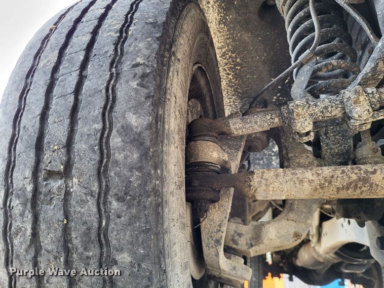 image for item LR9090 2012 Ford F550 Super Duty XL  utility / service truck