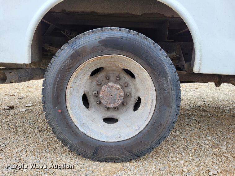 image for item LR9090 2012 Ford F550 Super Duty XL  utility / service truck