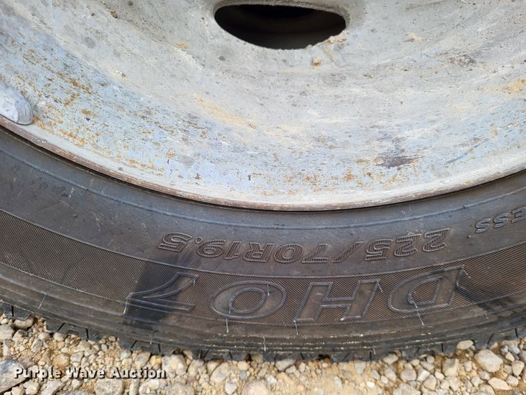 image for item LR9090 2012 Ford F550 Super Duty XL  utility / service truck