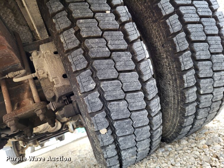 image for item LR9090 2012 Ford F550 Super Duty XL  utility / service truck