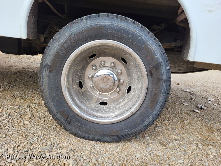 image for item LR9090 2012 Ford F550 Super Duty XL  utility / service truck