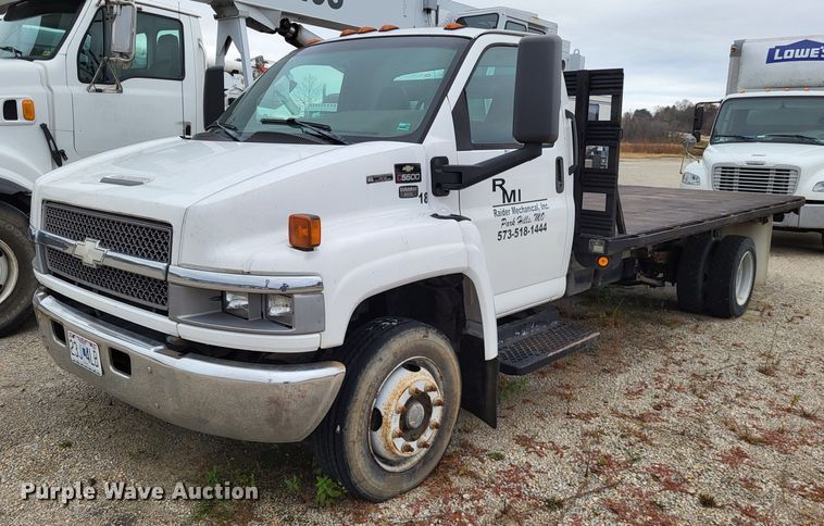 image for item LR9095 2003 Chevrolet C5500  flatbed truck