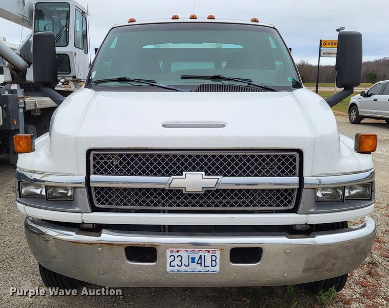 image for item LR9095 2003 Chevrolet C5500  flatbed truck