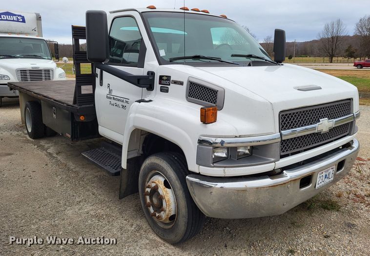 image for item LR9095 2003 Chevrolet C5500  flatbed truck
