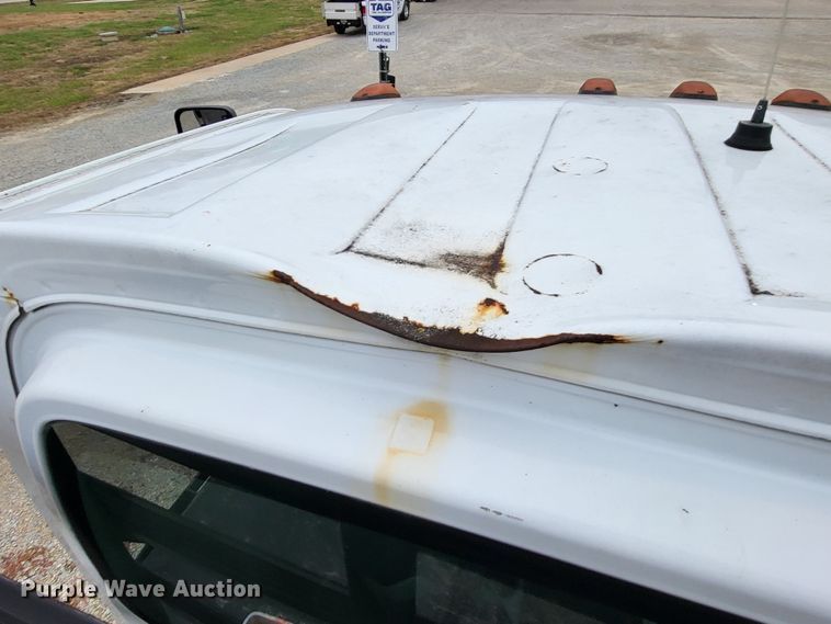 image for item LR9095 2003 Chevrolet C5500  flatbed truck