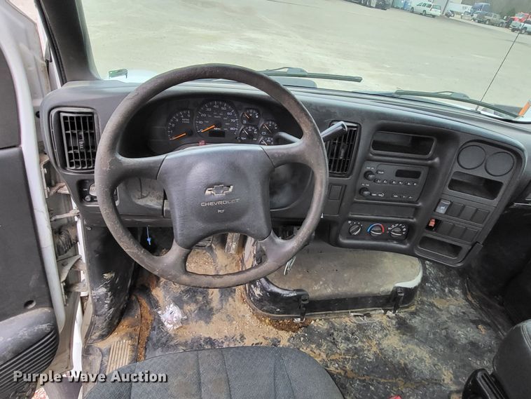 image for item LR9095 2003 Chevrolet C5500  flatbed truck