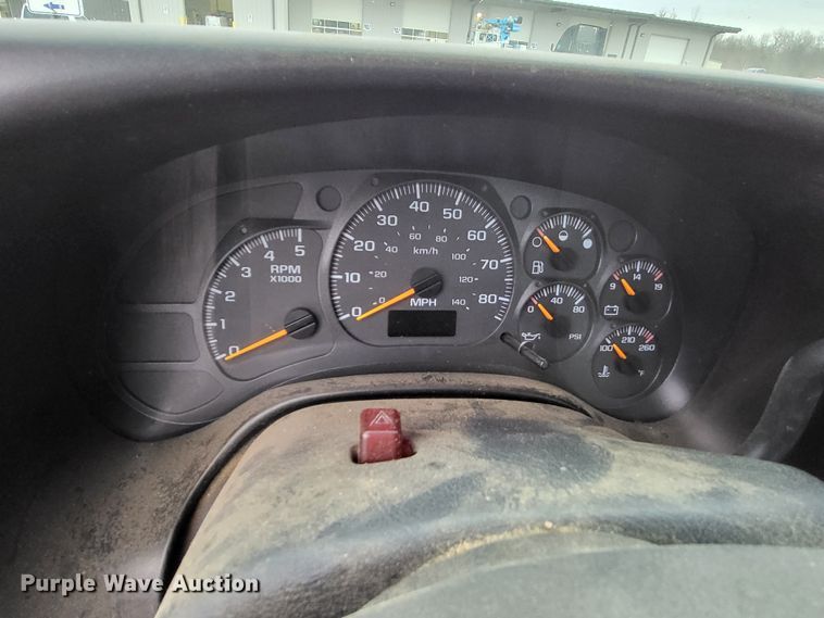 image for item LR9095 2003 Chevrolet C5500  flatbed truck