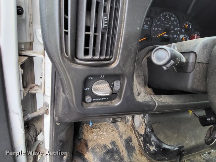 image for item LR9095 2003 Chevrolet C5500  flatbed truck