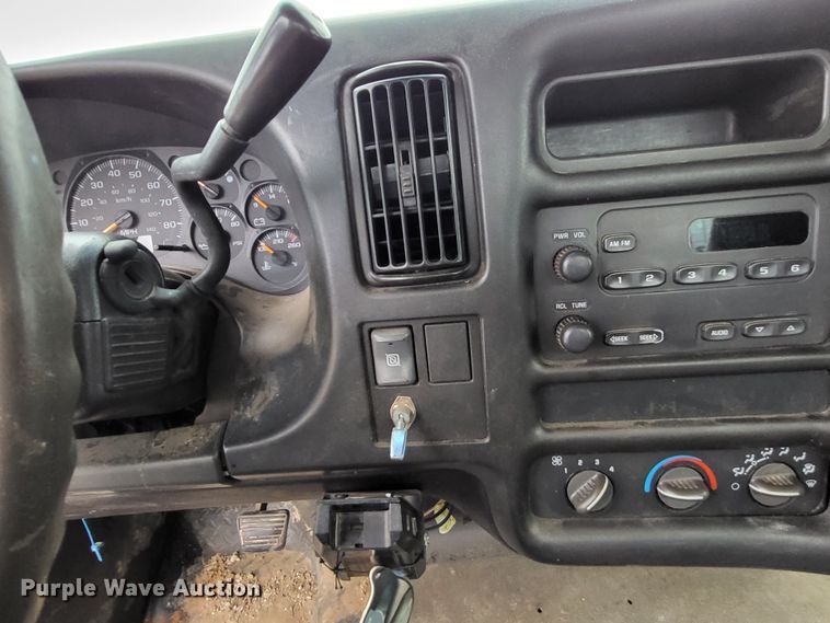 image for item LR9095 2003 Chevrolet C5500  flatbed truck