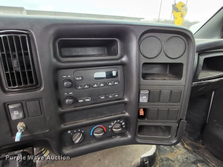 image for item LR9095 2003 Chevrolet C5500  flatbed truck