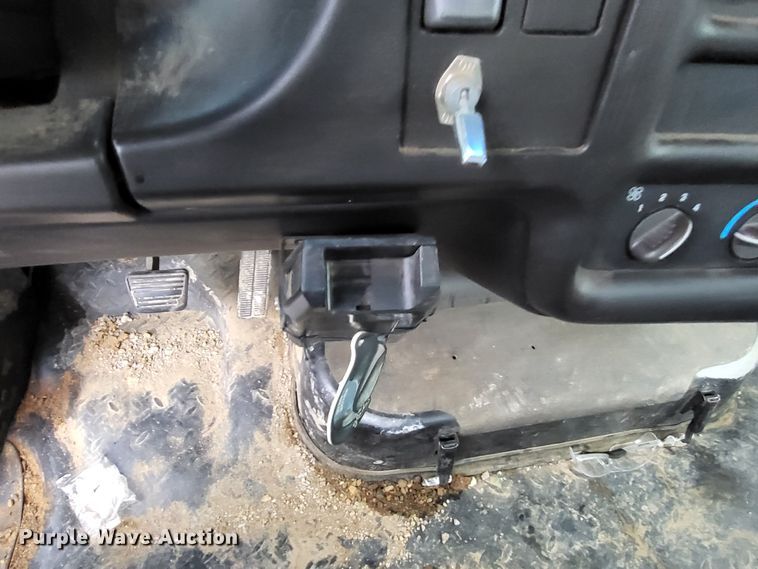 image for item LR9095 2003 Chevrolet C5500  flatbed truck