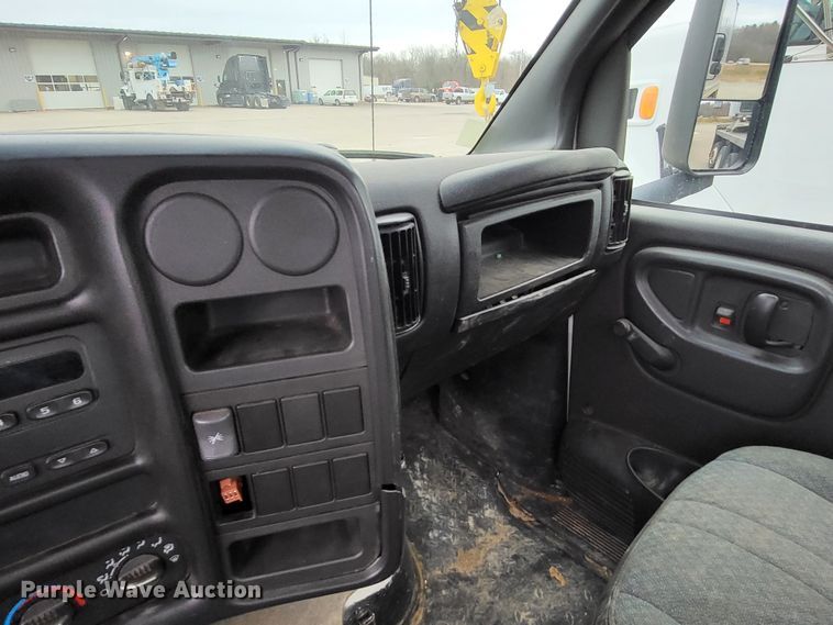 image for item LR9095 2003 Chevrolet C5500  flatbed truck