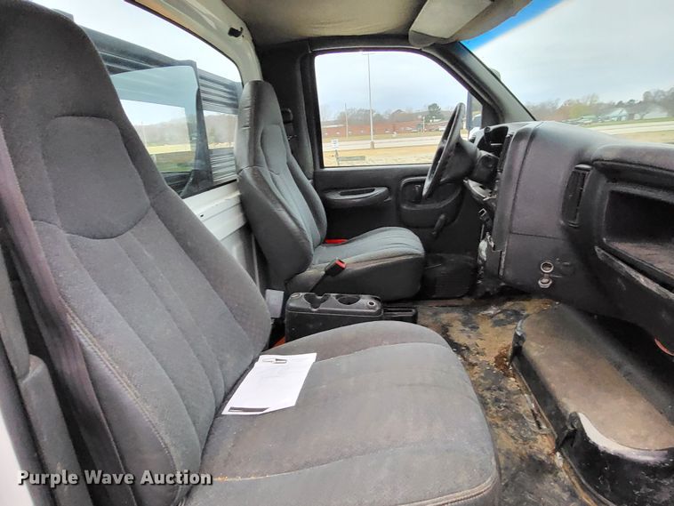 image for item LR9095 2003 Chevrolet C5500  flatbed truck