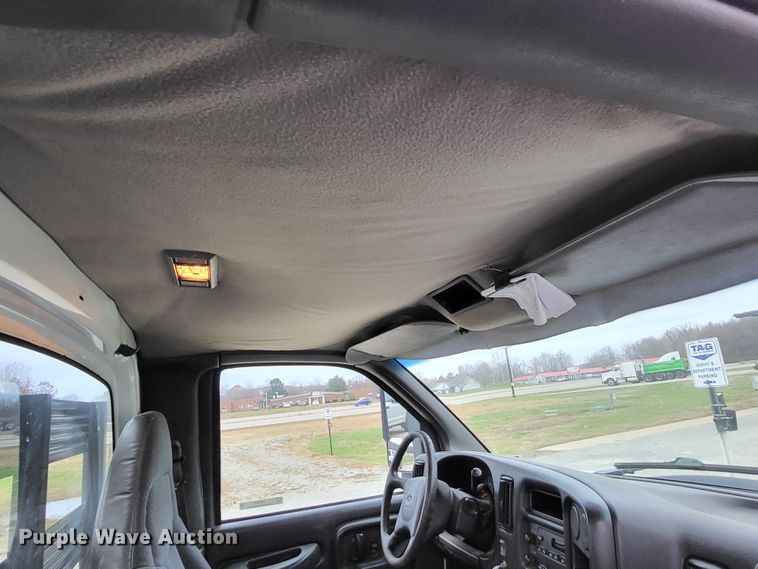 image for item LR9095 2003 Chevrolet C5500  flatbed truck