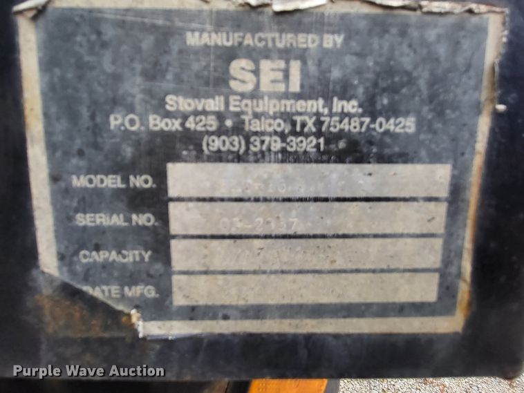 image for item LR9095 2003 Chevrolet C5500  flatbed truck