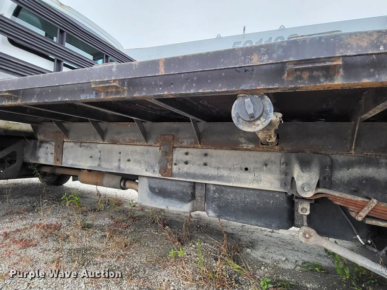 image for item LR9095 2003 Chevrolet C5500  flatbed truck