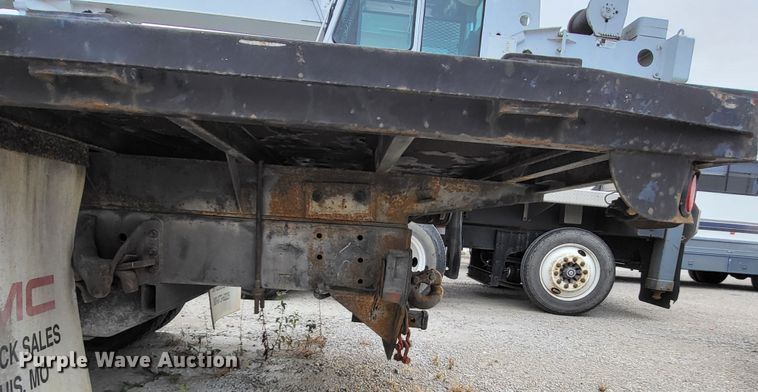 image for item LR9095 2003 Chevrolet C5500  flatbed truck
