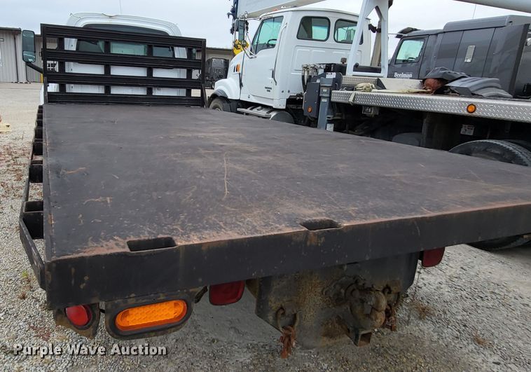 image for item LR9095 2003 Chevrolet C5500  flatbed truck