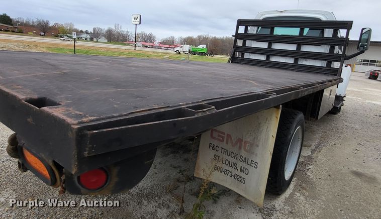 image for item LR9095 2003 Chevrolet C5500  flatbed truck