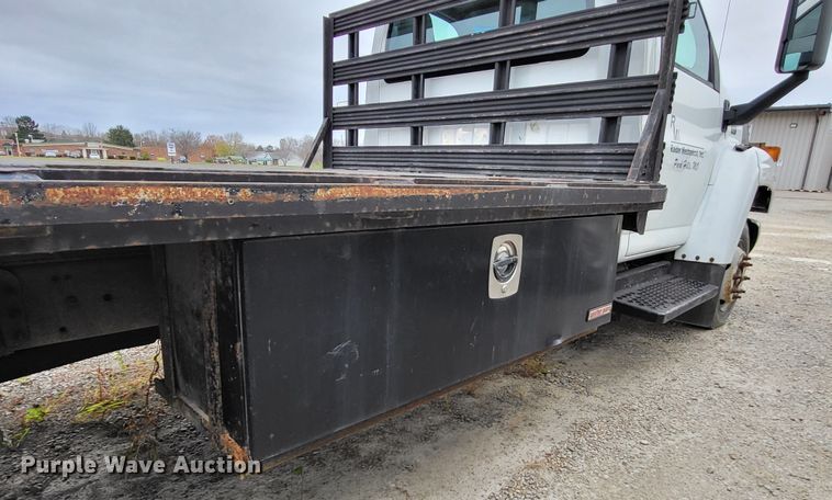 image for item LR9095 2003 Chevrolet C5500  flatbed truck