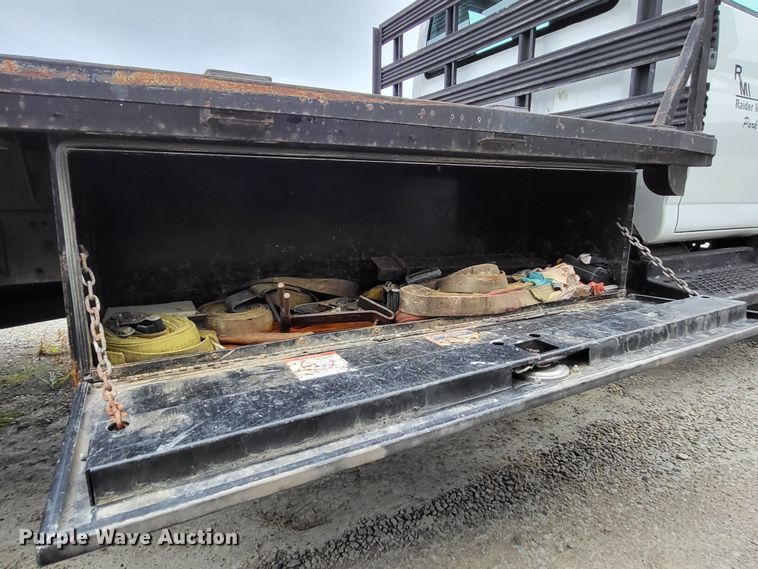 image for item LR9095 2003 Chevrolet C5500  flatbed truck