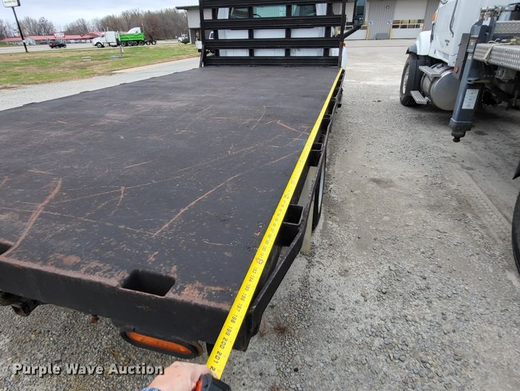 image for item LR9095 2003 Chevrolet C5500  flatbed truck