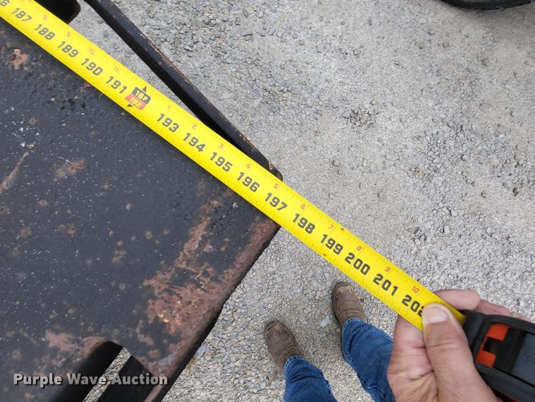 image for item LR9095 2003 Chevrolet C5500  flatbed truck