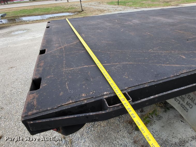 image for item LR9095 2003 Chevrolet C5500  flatbed truck