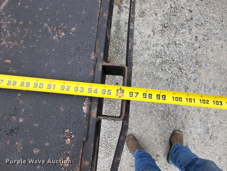 image for item LR9095 2003 Chevrolet C5500  flatbed truck