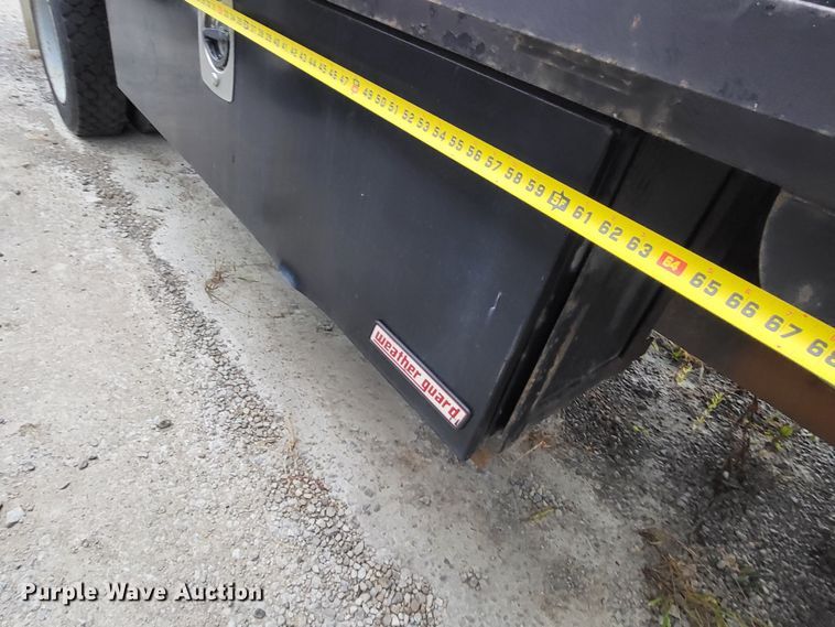 image for item LR9095 2003 Chevrolet C5500  flatbed truck