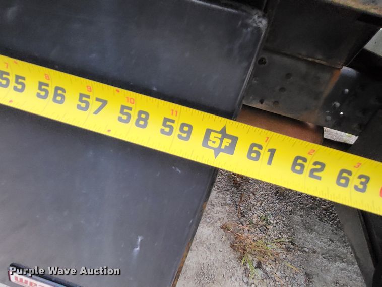 image for item LR9095 2003 Chevrolet C5500  flatbed truck