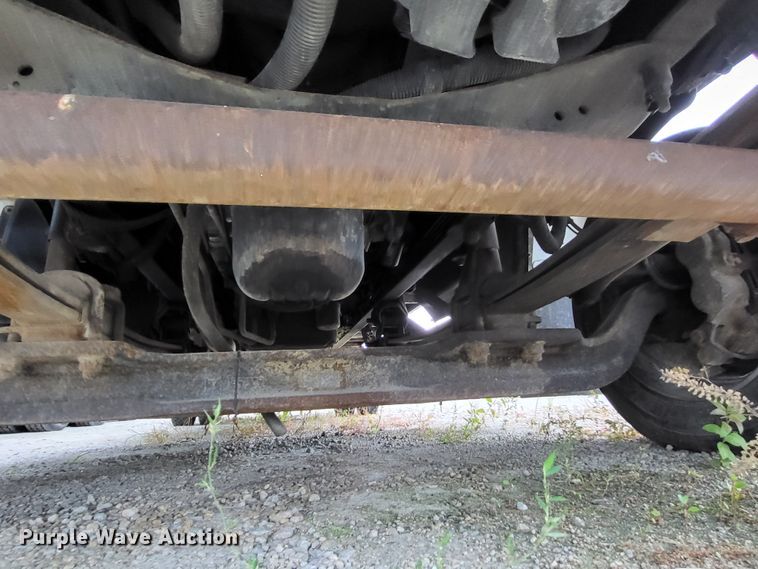 image for item LR9095 2003 Chevrolet C5500  flatbed truck