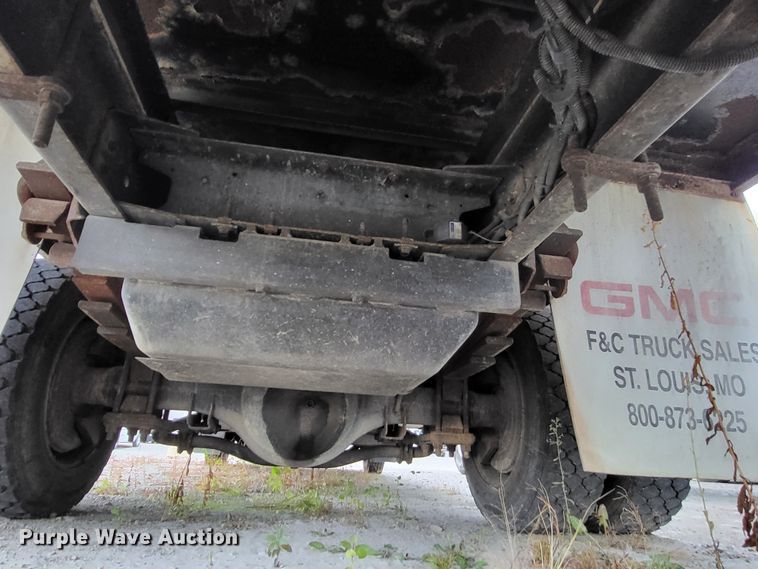 image for item LR9095 2003 Chevrolet C5500  flatbed truck