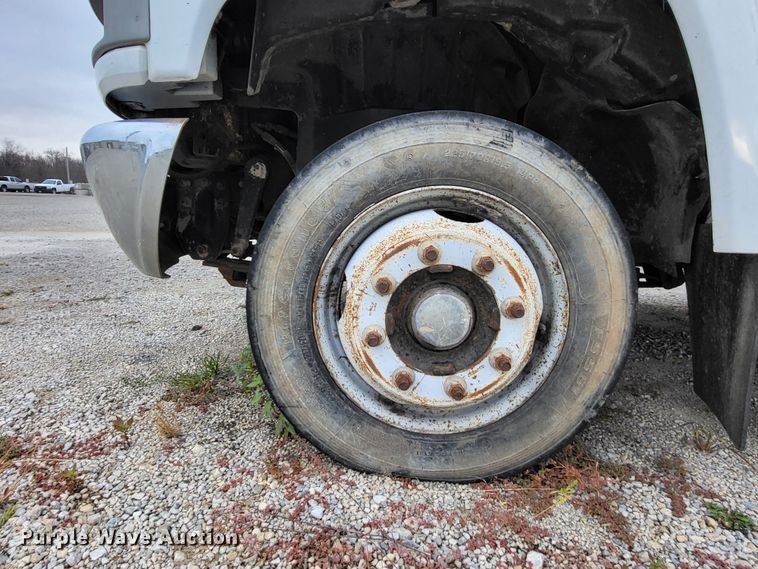 image for item LR9095 2003 Chevrolet C5500  flatbed truck