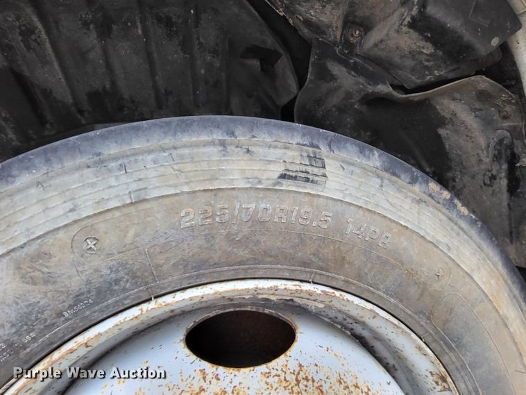 image for item LR9095 2003 Chevrolet C5500  flatbed truck