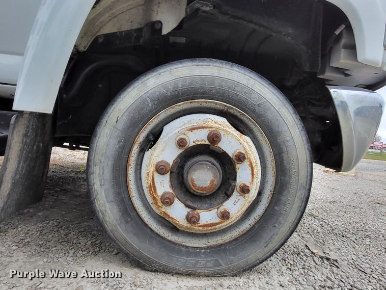 image for item LR9095 2003 Chevrolet C5500  flatbed truck