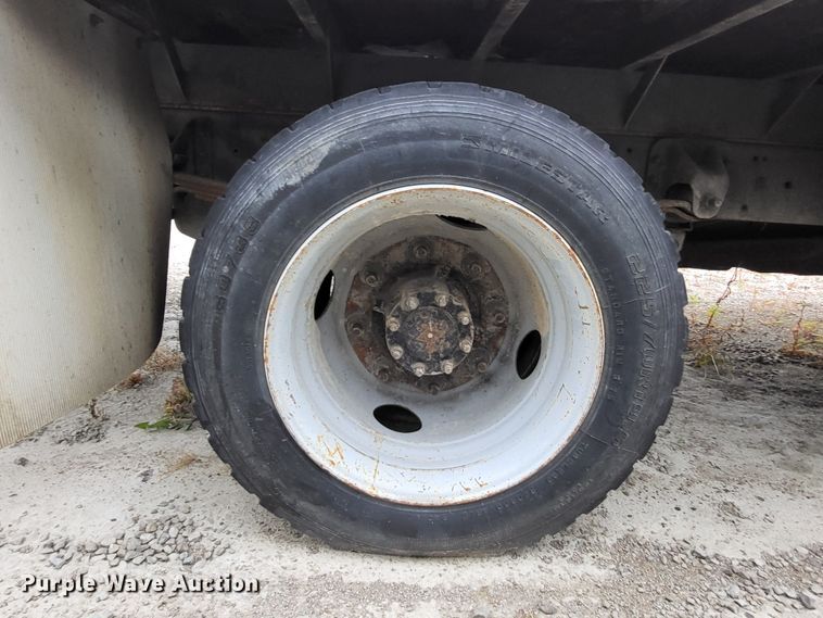 image for item LR9095 2003 Chevrolet C5500  flatbed truck