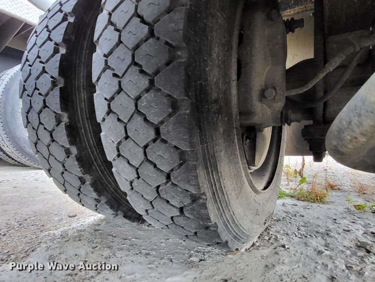 image for item LR9095 2003 Chevrolet C5500  flatbed truck