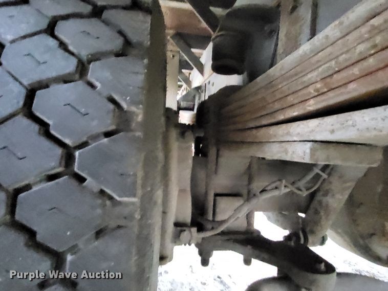 image for item LR9095 2003 Chevrolet C5500  flatbed truck