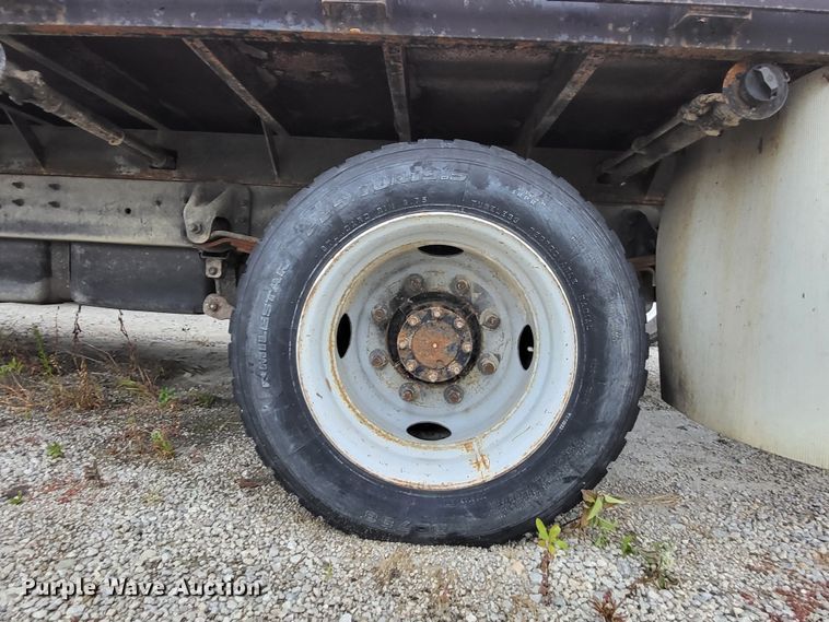 image for item LR9095 2003 Chevrolet C5500  flatbed truck