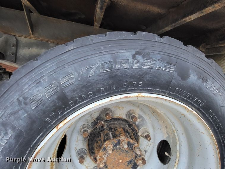 image for item LR9095 2003 Chevrolet C5500  flatbed truck